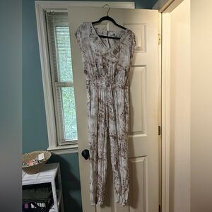 Light linen-like jumpsuit looking for new home